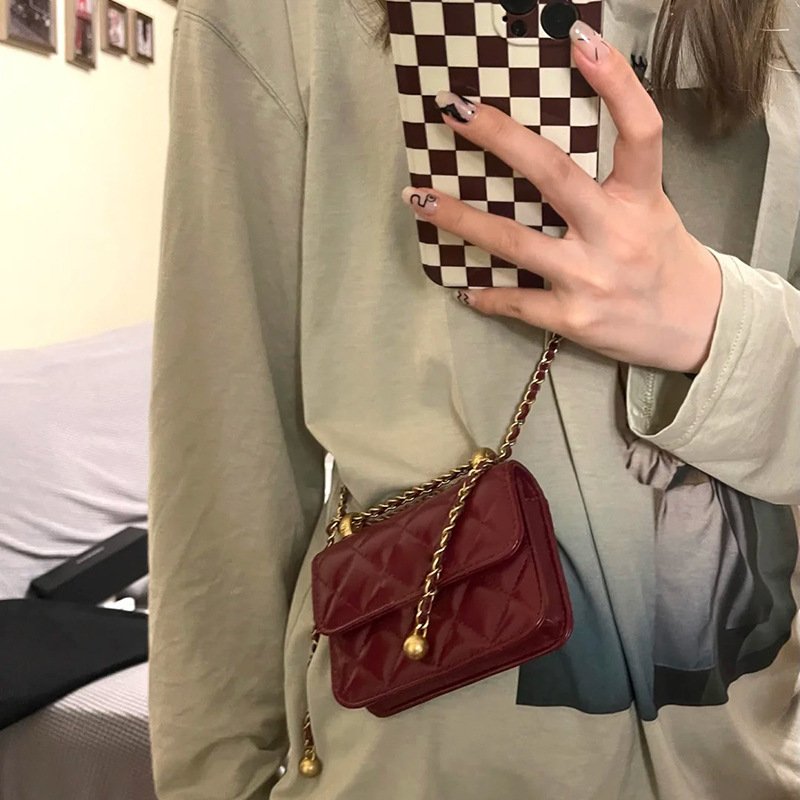 Mini Gold Pearl Diamond Chain Bag - Image 4